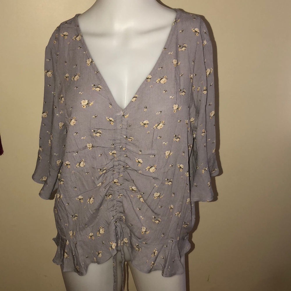 🌼🌸🌺Sweet flutter sleeve AE blouse🌺🌸🌼